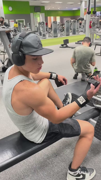 Wolf Grips - Non-slip Weightlifting Grips for Max Weight & Reps